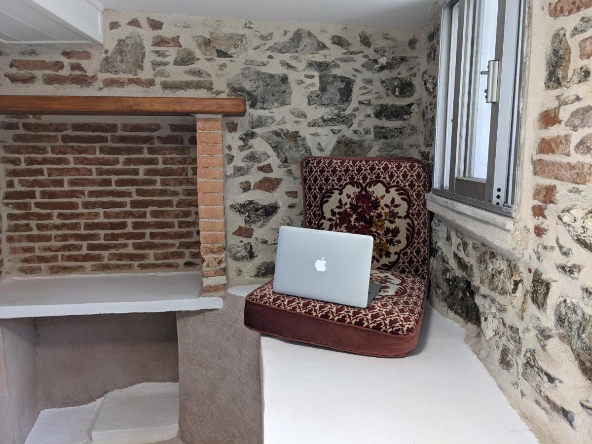 Best Sunset & Sunrise Budget Rooms Mytilene Bagian luar foto