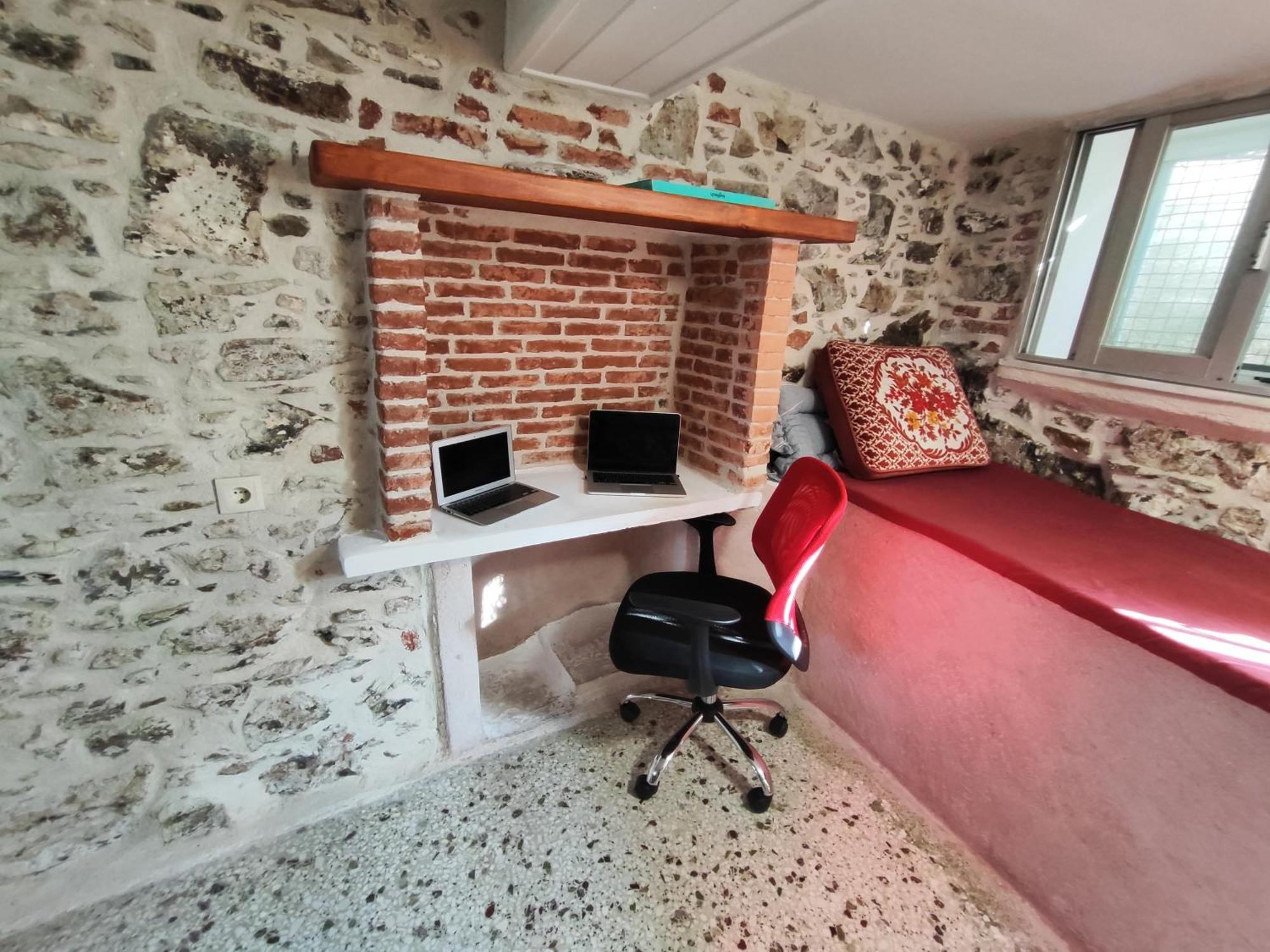 Best Sunset & Sunrise Budget Rooms Mytilene Bagian luar foto